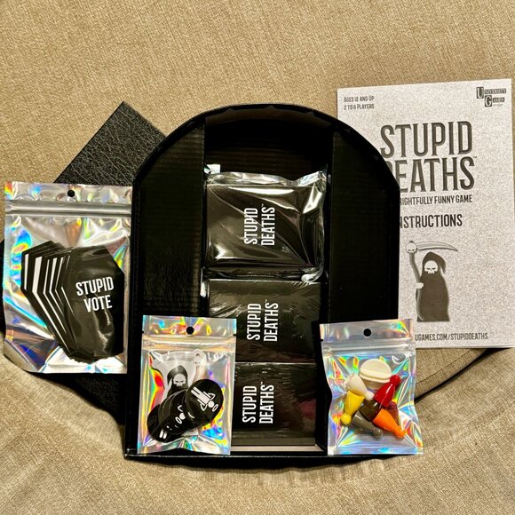 University Games Fantastic Factory ~ Stupid Deaths Card Game ~ 01404 ~ Complete - Picture 11 of 11